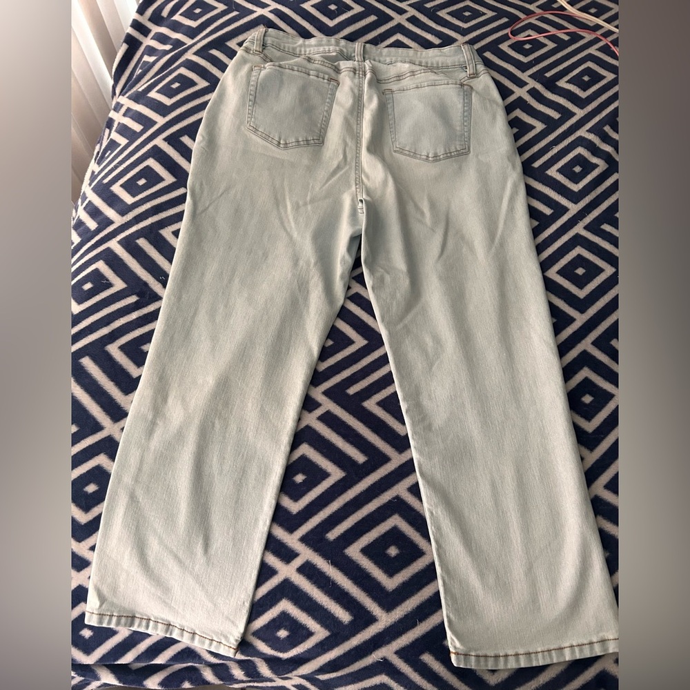 Light Blue Denim Capri Jeans